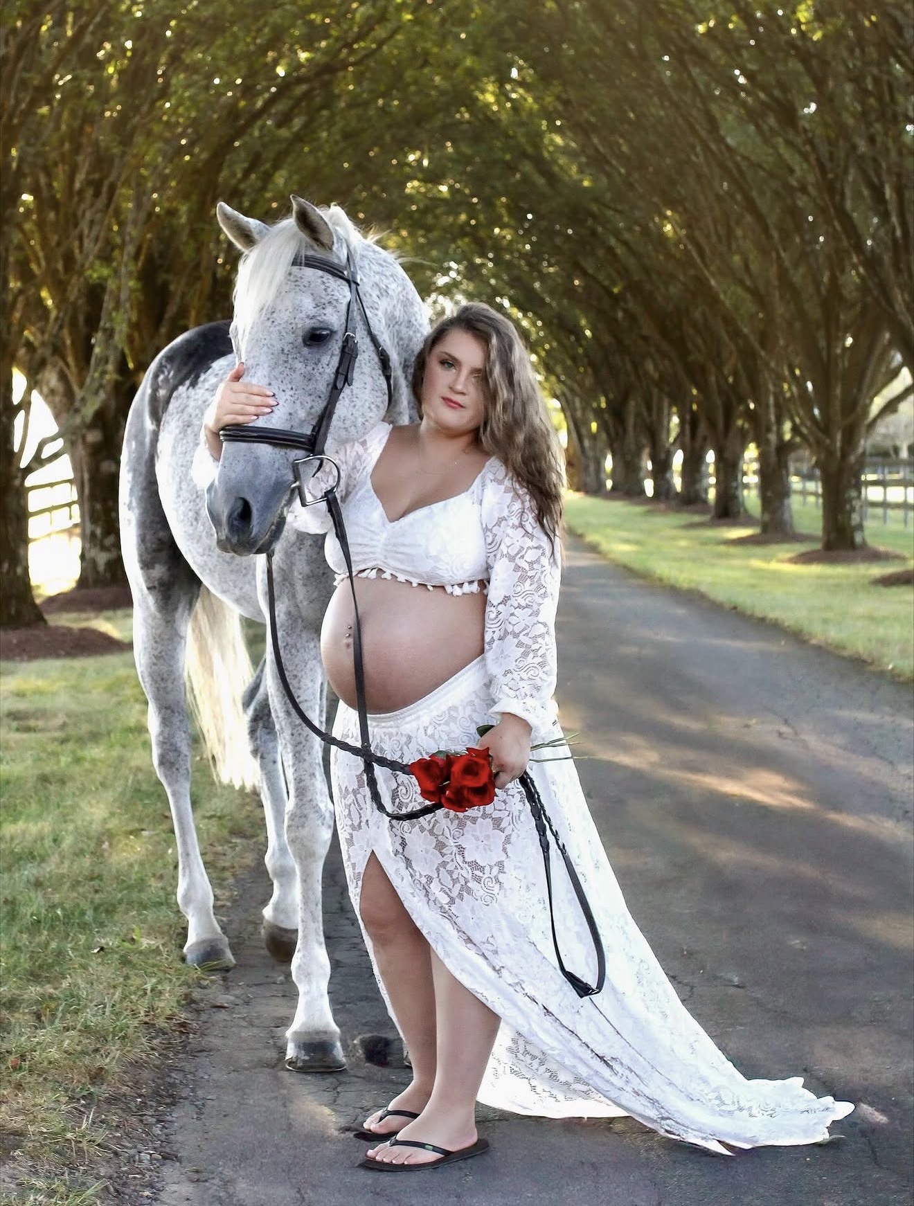 Outdoor maternity portrait with a horse